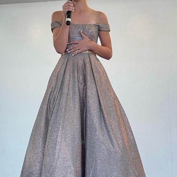 JOVANI BALLGOWN - Picture 1 of 4